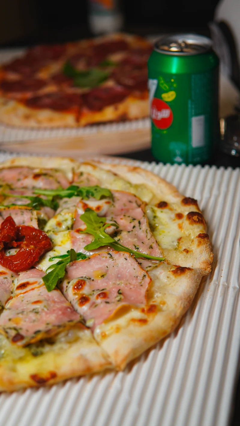 پیتزا بوقلمون پستو